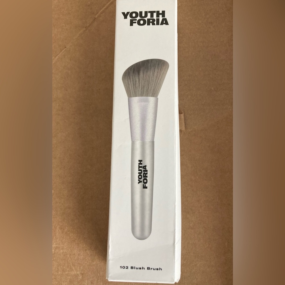 NIB•YouthForia 102 Angled Blush Brush - Picture 1 of 5